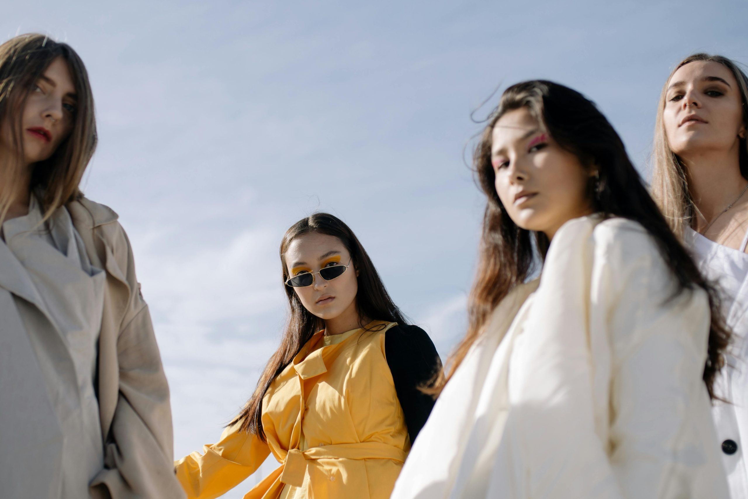 Šaty na svatbu: tipy, jak vybrat perfektní outfit